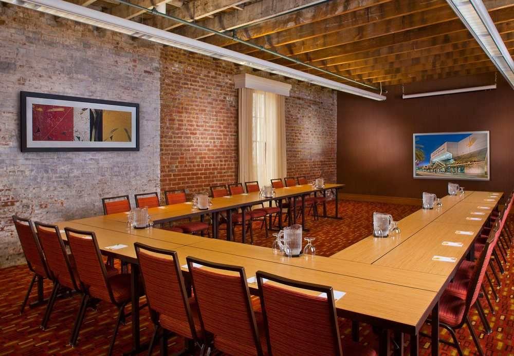 Hotel Courtyard By Marriott New Orleans Warehouse Arts District Exterior foto